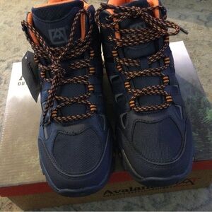 Womens Avalanche Outdoor Hiking Boots NIB Size 10